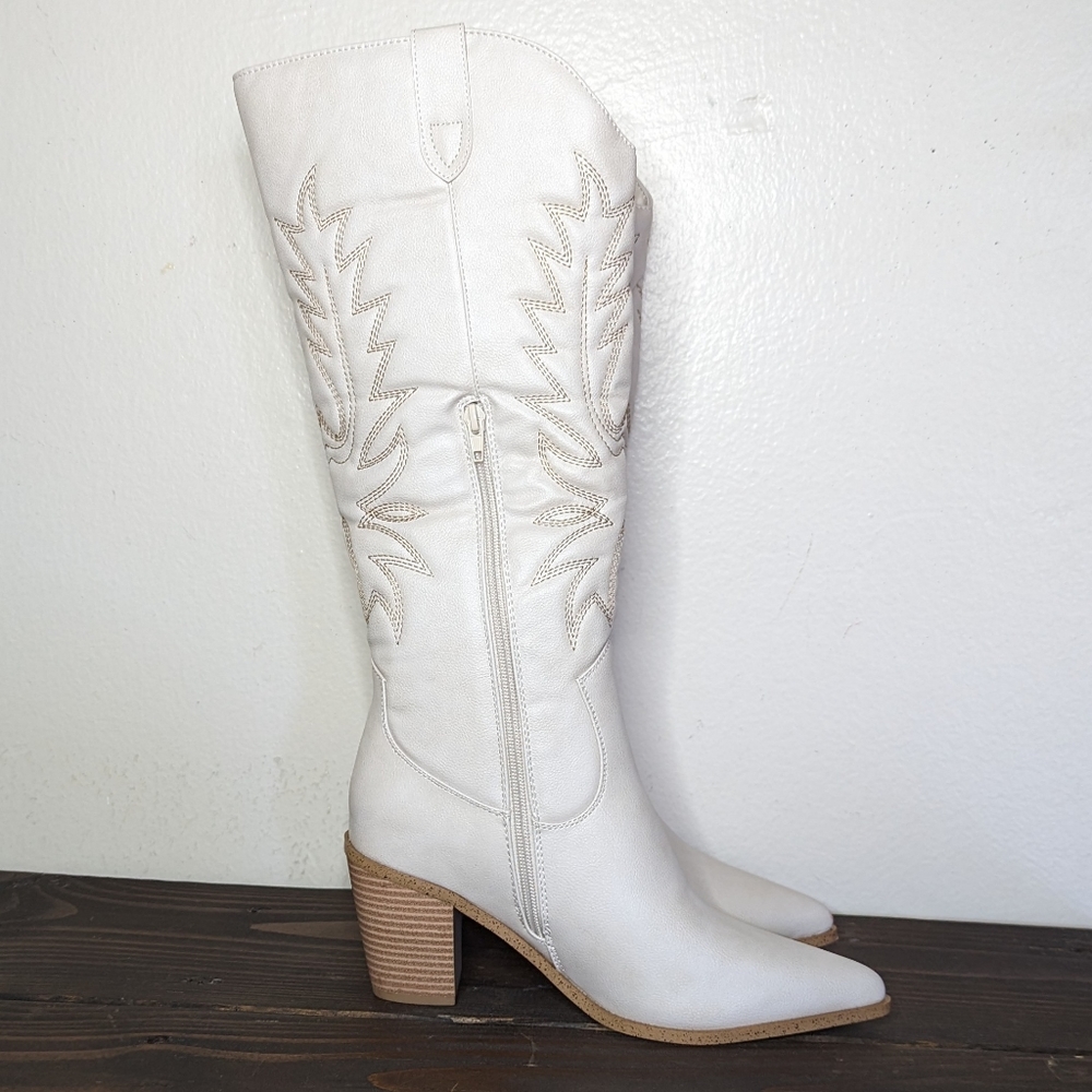 Women's Cream Western Heeled Boots - Picture 5 of 9